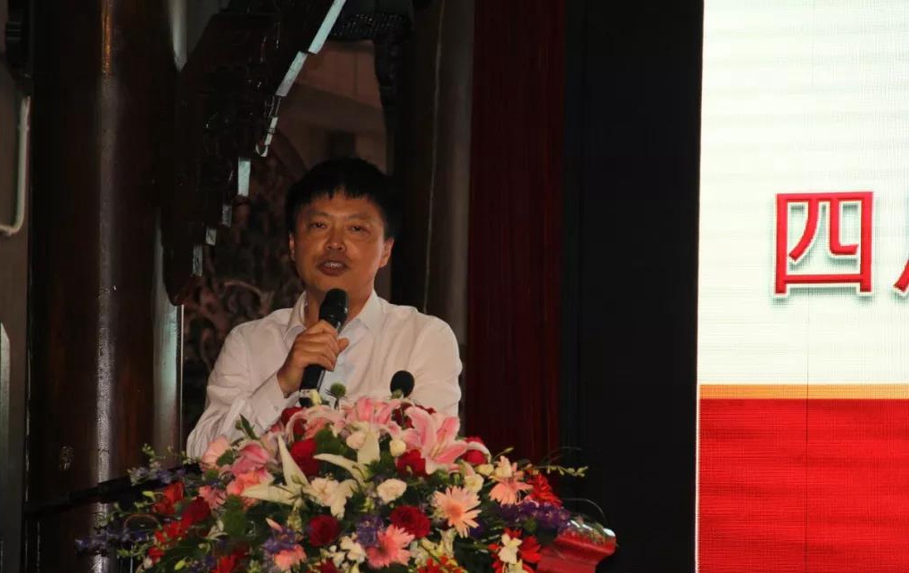 8.四川省经济和信息化委员会副主任王文胜发表主题报告.jpg
